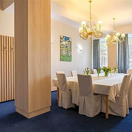 Saris Отель Бардеёв