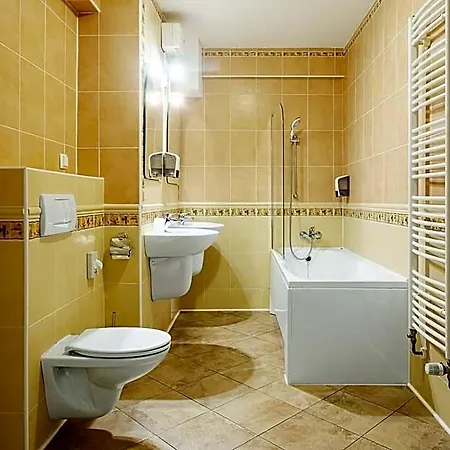 Отель Saris