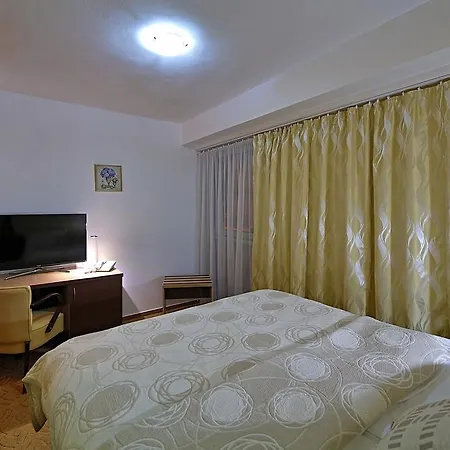 Saris Отель